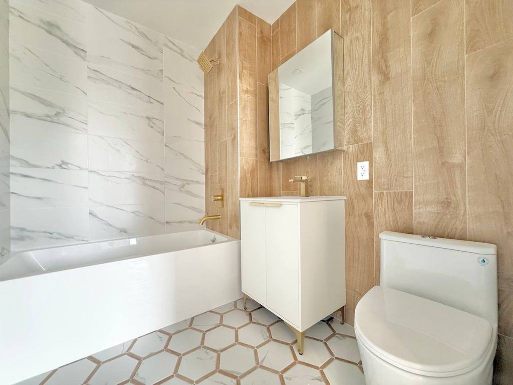 192 Graham Avenue - Photo 4
