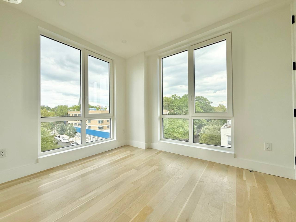192 Graham Avenue - Photo 6