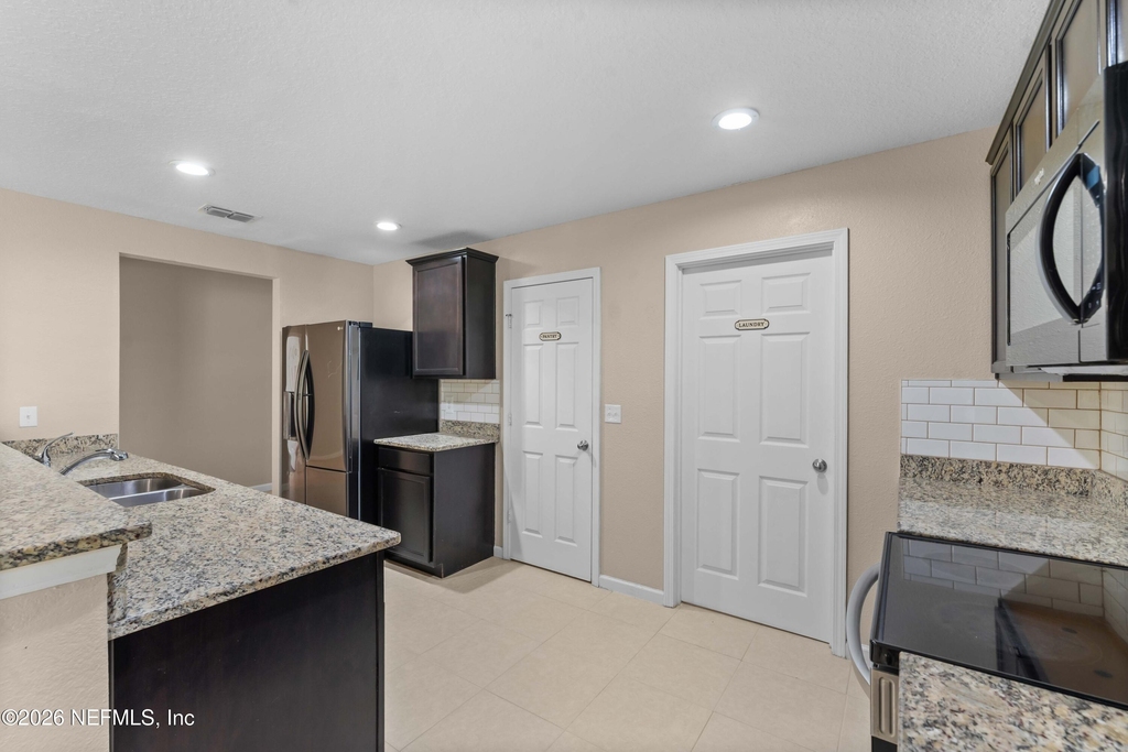 8704 Lake George Circle W - Photo 9
