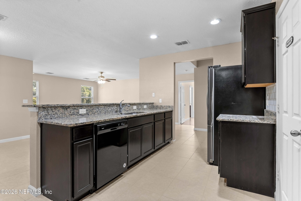 8704 Lake George Circle W - Photo 11