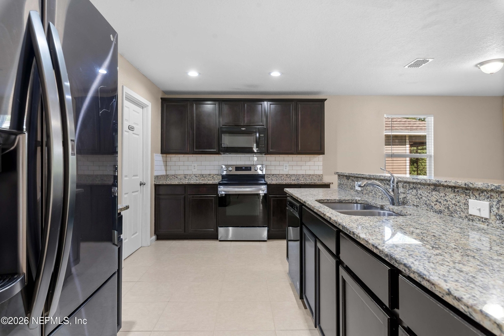 8704 Lake George Circle W - Photo 10