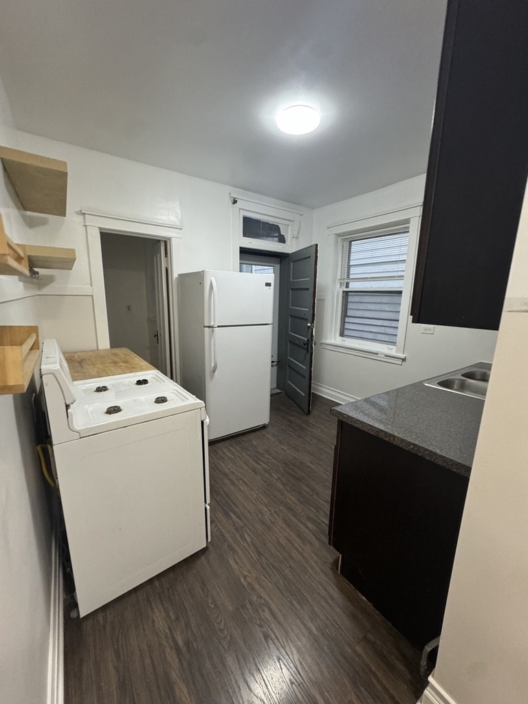3008 W Cullom Avenue - Photo 2