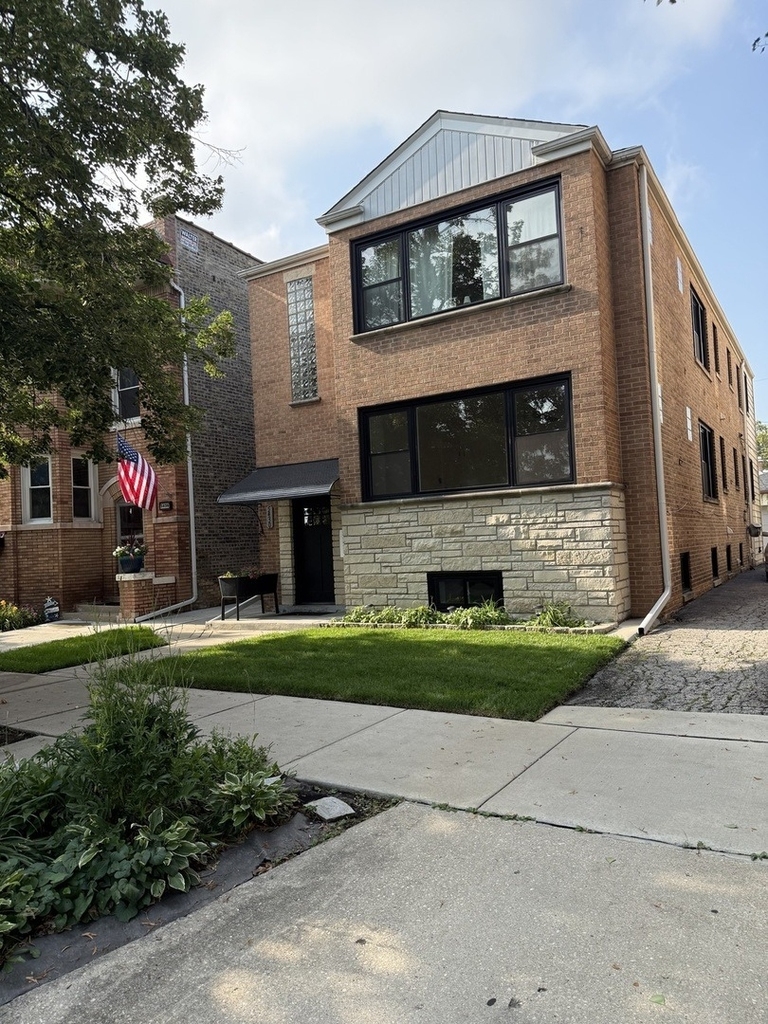 5430 W Berteau Avenue - Photo 0