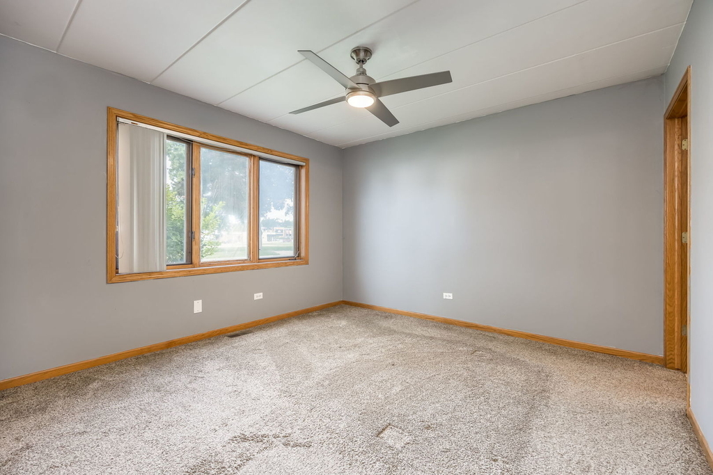 9529 Minnick Avenue - Photo 11