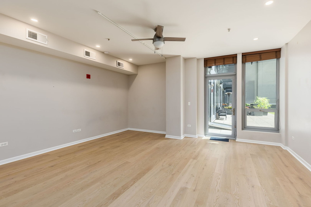 565 W Quincy Street - Photo 4