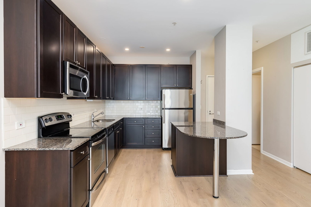 565 W Quincy Street - Photo 9