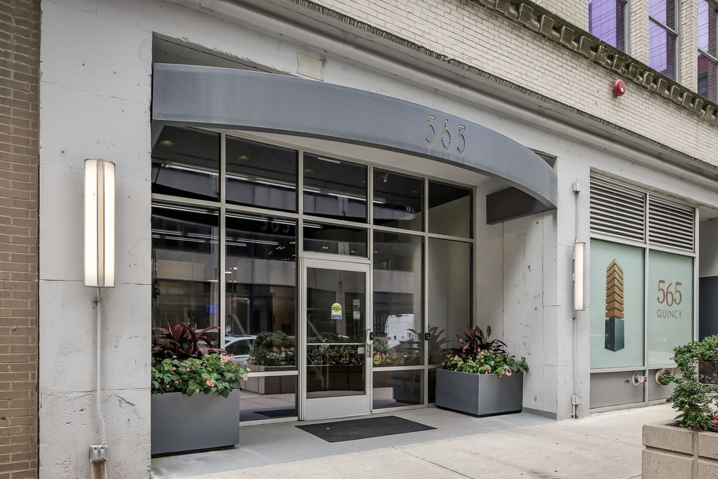 565 W Quincy Street - Photo 1