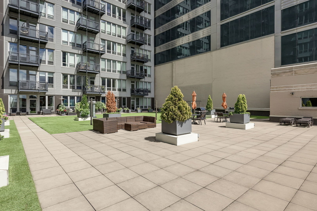 565 W Quincy Street - Photo 19