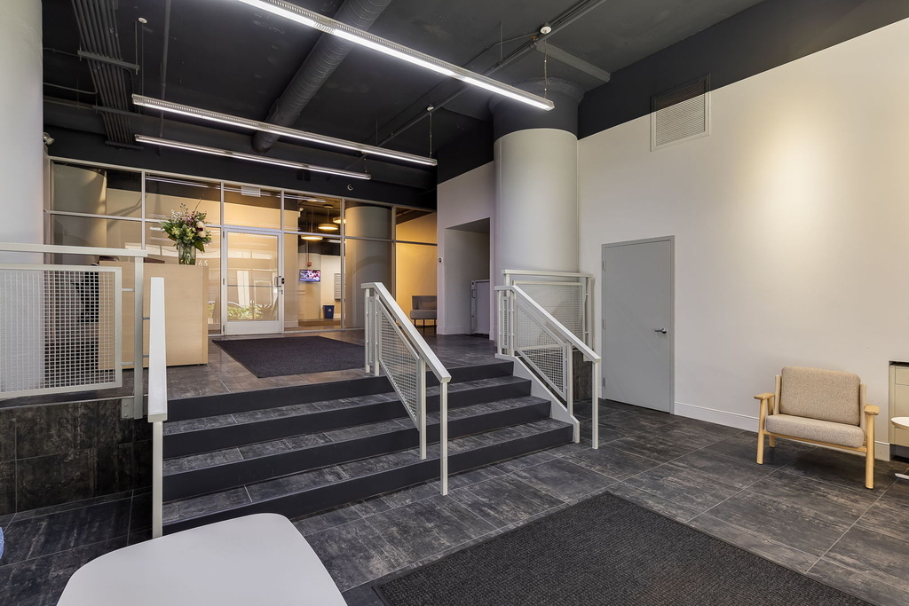 565 W Quincy Street - Photo 2