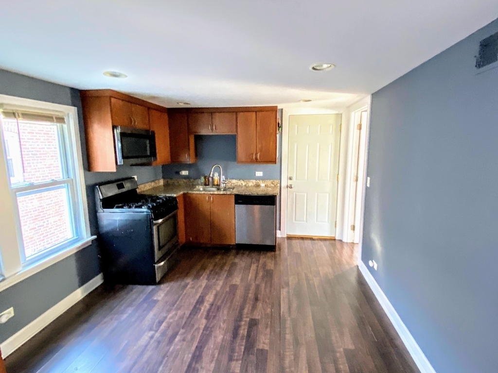 4610 N Harding Avenue - Photo 2