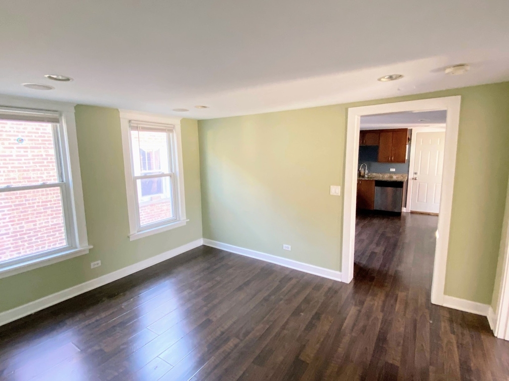 4610 N Harding Avenue - Photo 3
