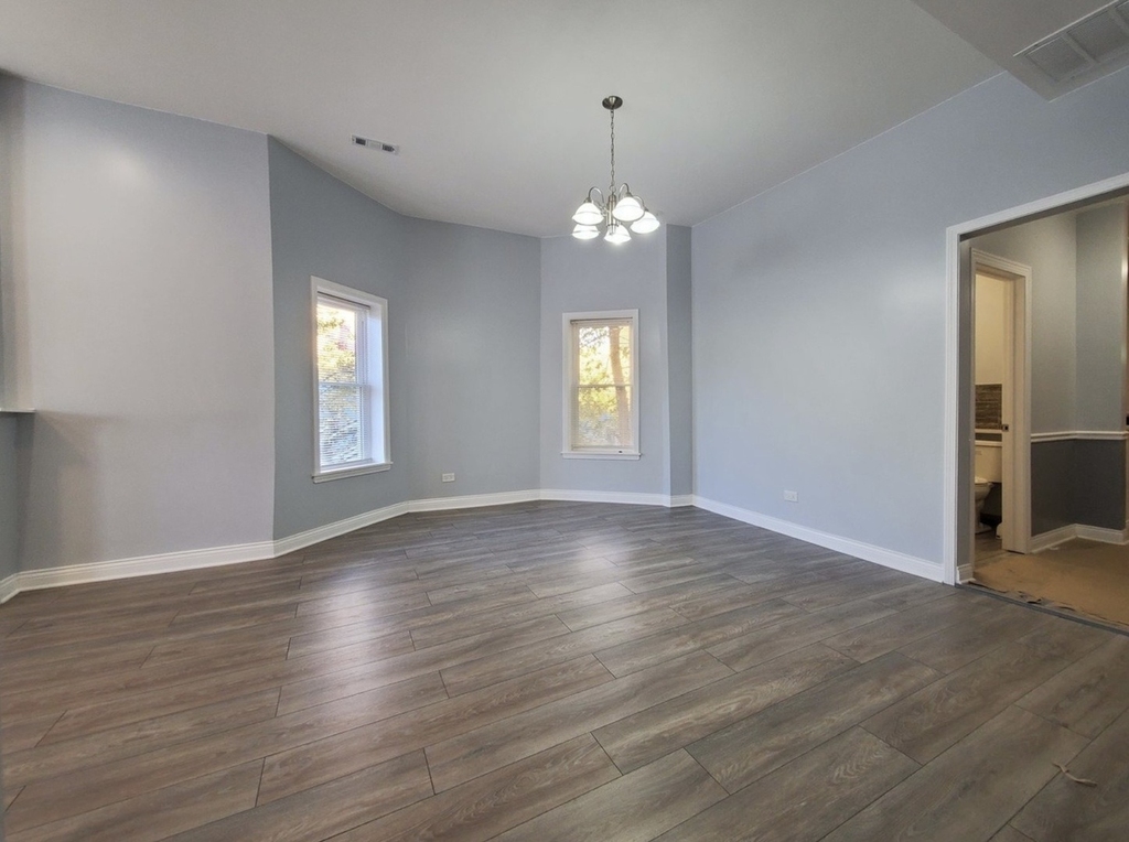 943 W 59th Street - Photo 3