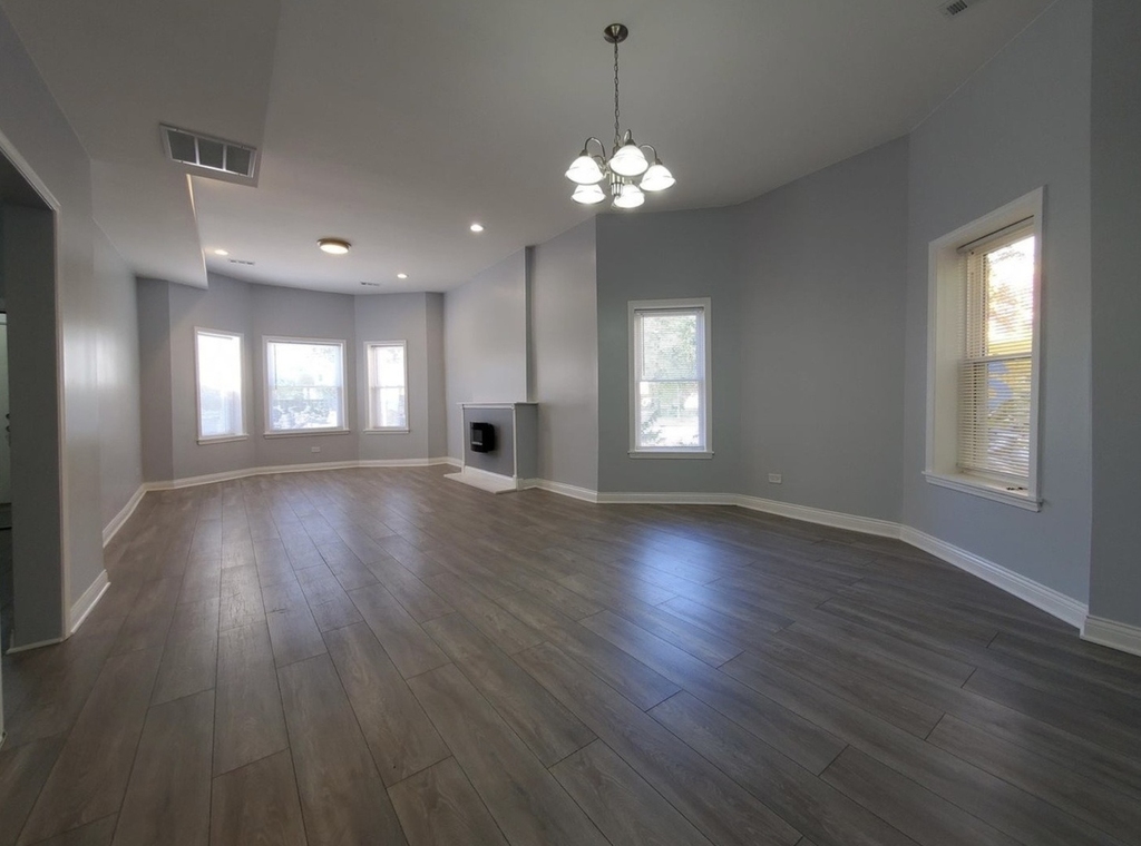 943 W 59th Street - Photo 4