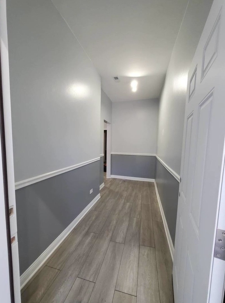 943 W 59th Street - Photo 1