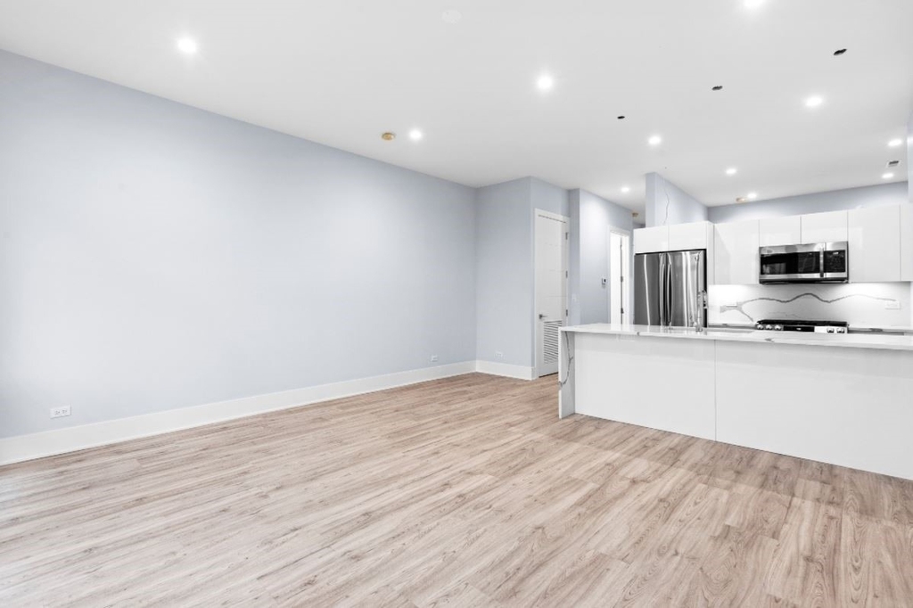 159 W North Avenue - Photo 2