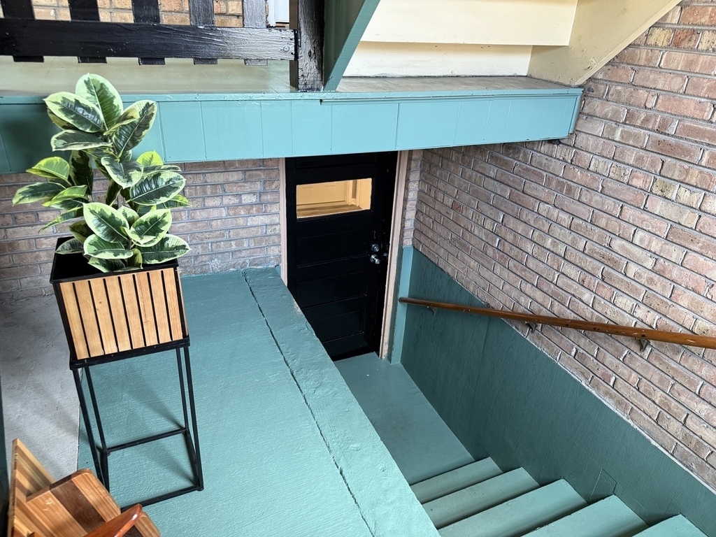 5430 W Berteau Avenue - Photo 2