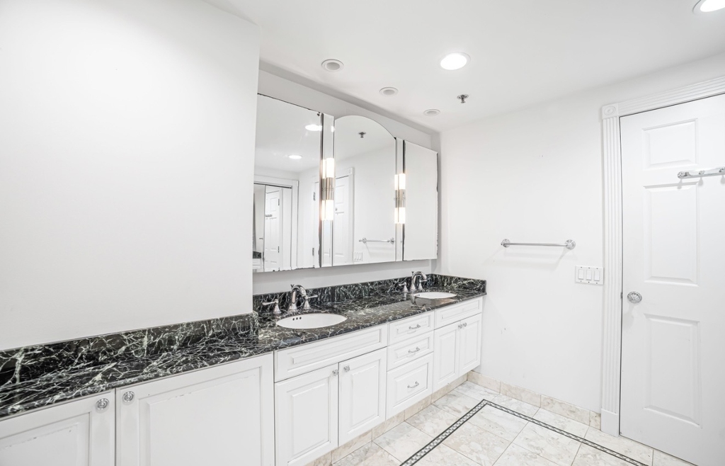 100 E Huron Street - Photo 30
