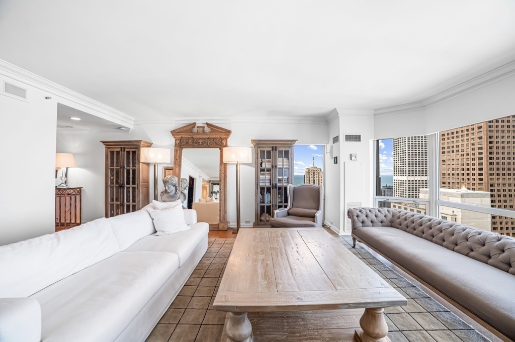 100 E Huron Street - Photo 4