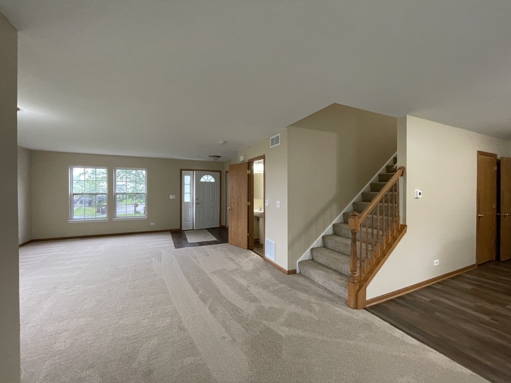 649 Linda Court - Photo 3