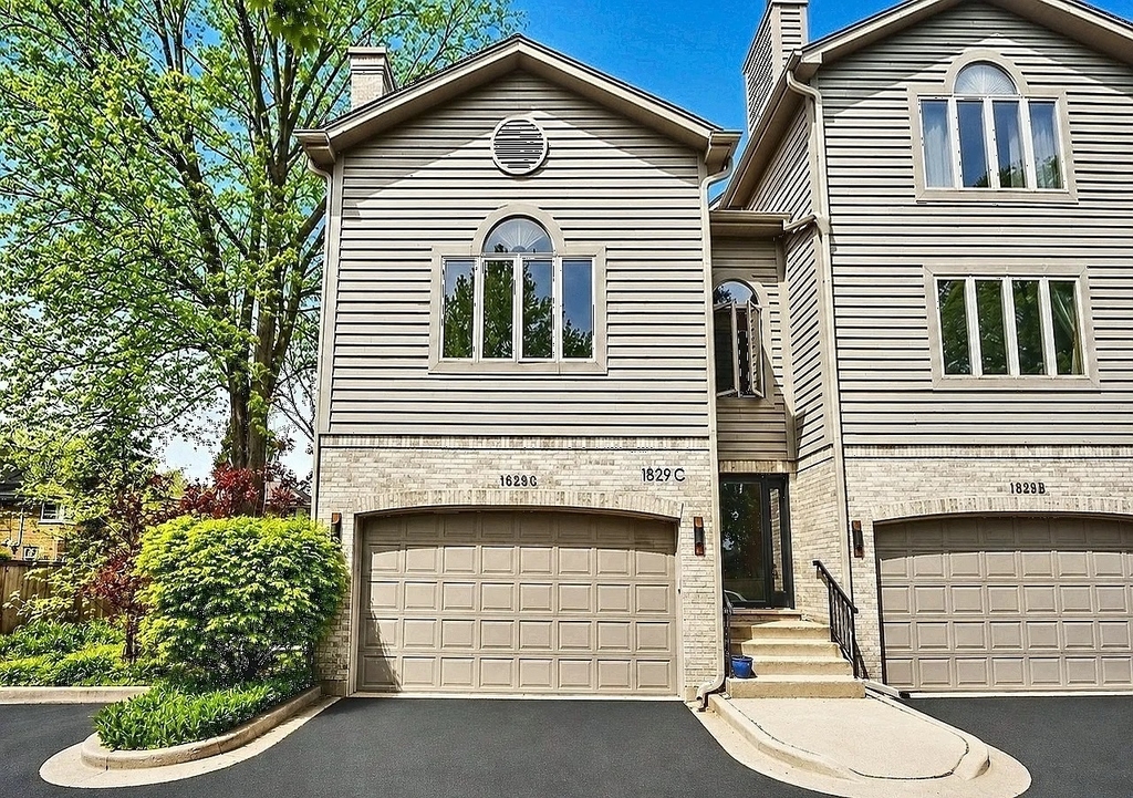 1829 Wilmette Avenue - Photo 0
