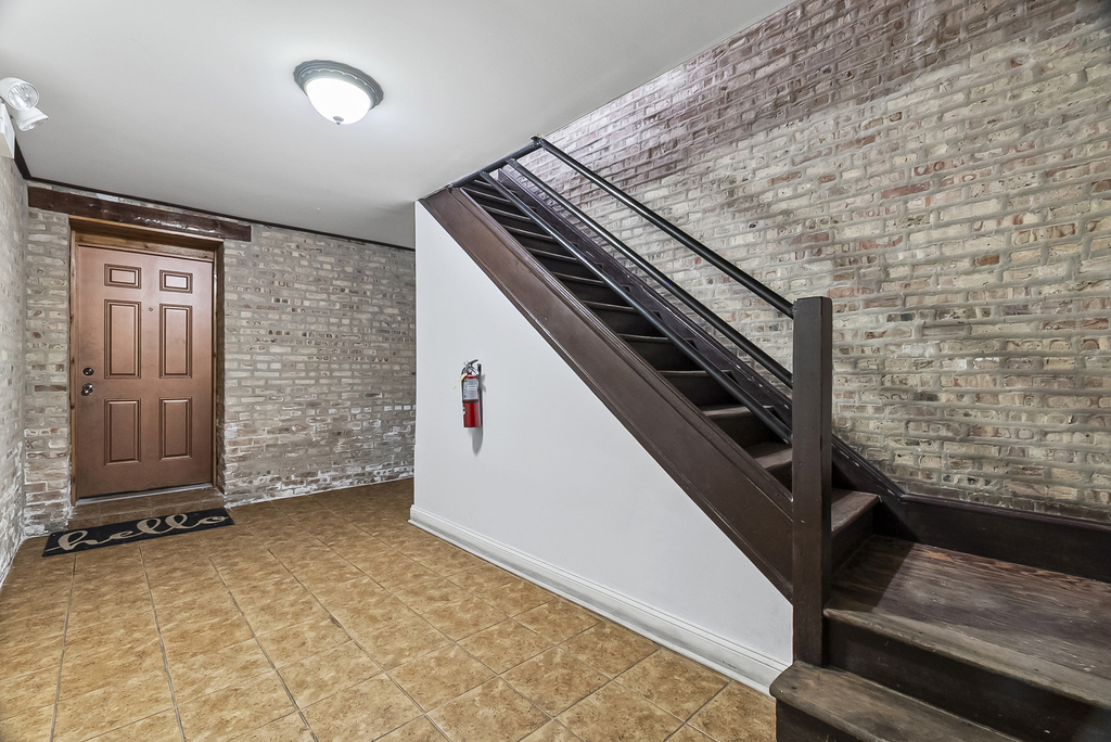 5001 S King Drive - Photo 2