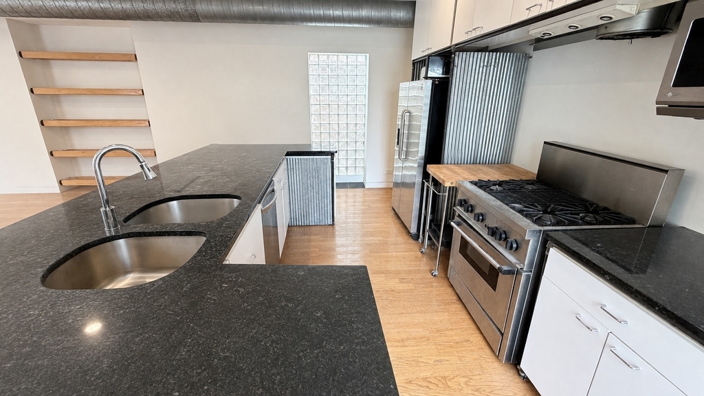 1945 W Thomas Street - Photo 5