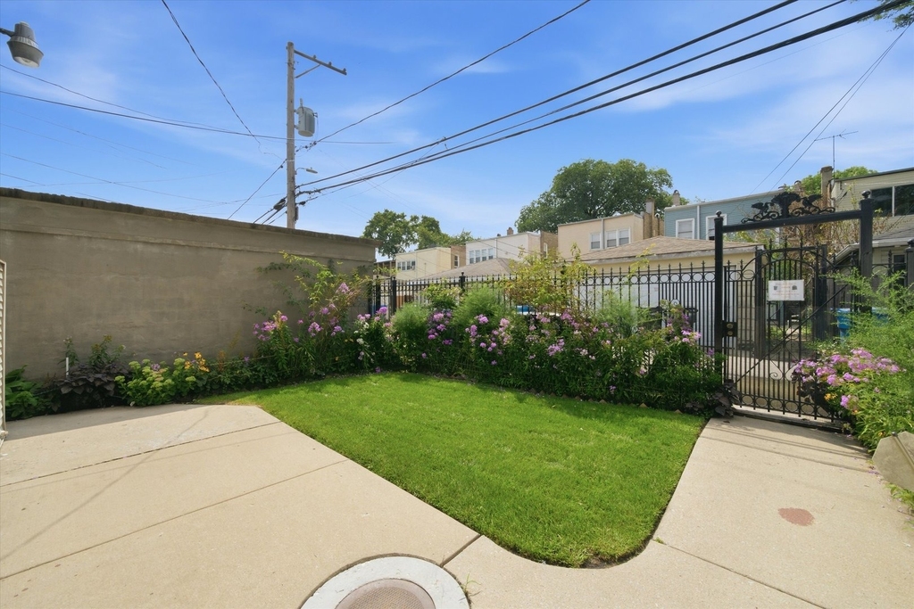 2448 N Keeler Avenue - Photo 10