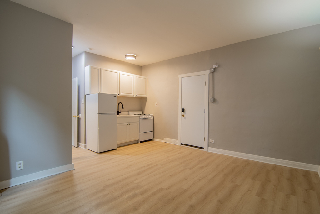 1414 W Pratt Boulevard - Photo 2