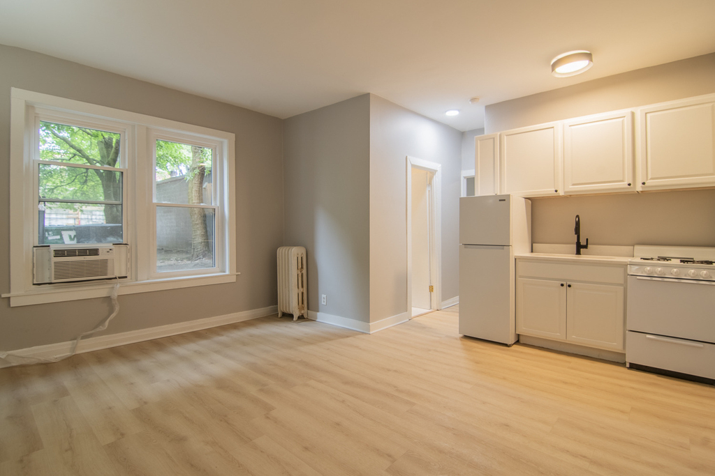 1414 W Pratt Boulevard - Photo 1
