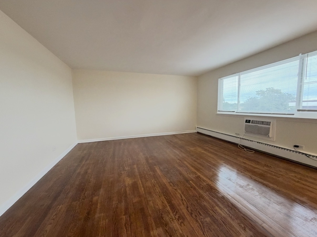 2033 W 111th Street - Photo 2