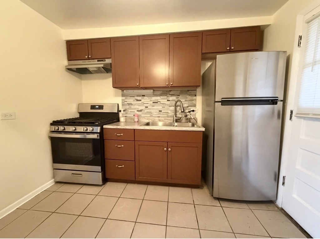 2033 W 111th Street - Photo 5