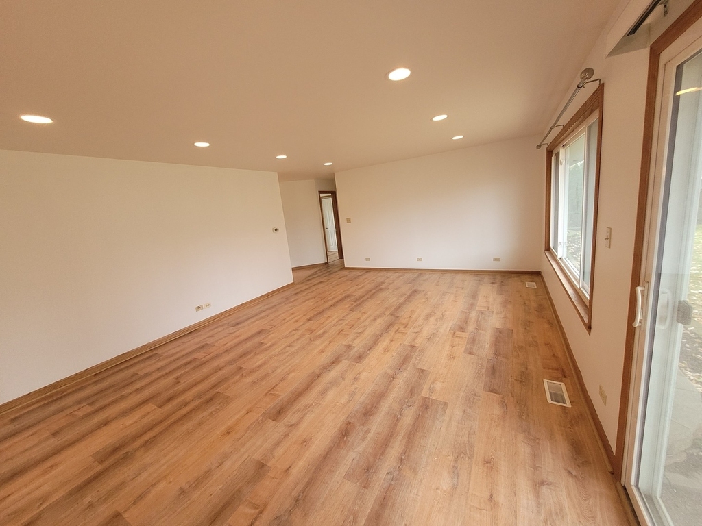 364 N Everett Drive - Photo 4