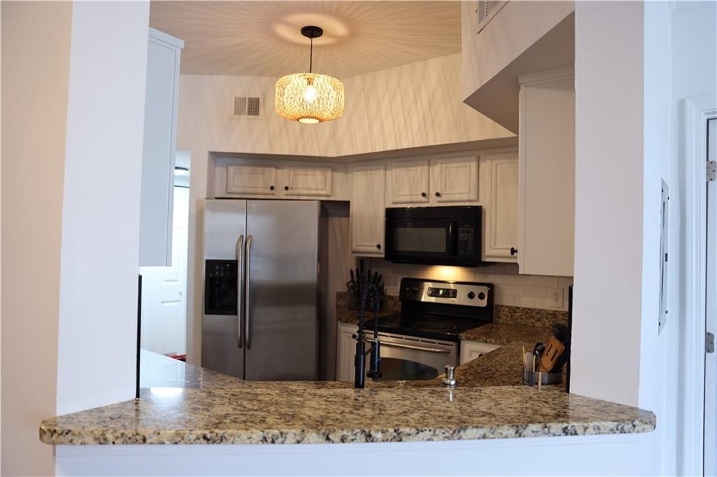 200 Renaissance Parkway Ne - Photo 2