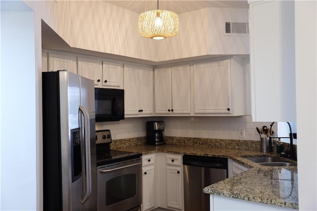200 Renaissance Parkway Ne - Photo 1