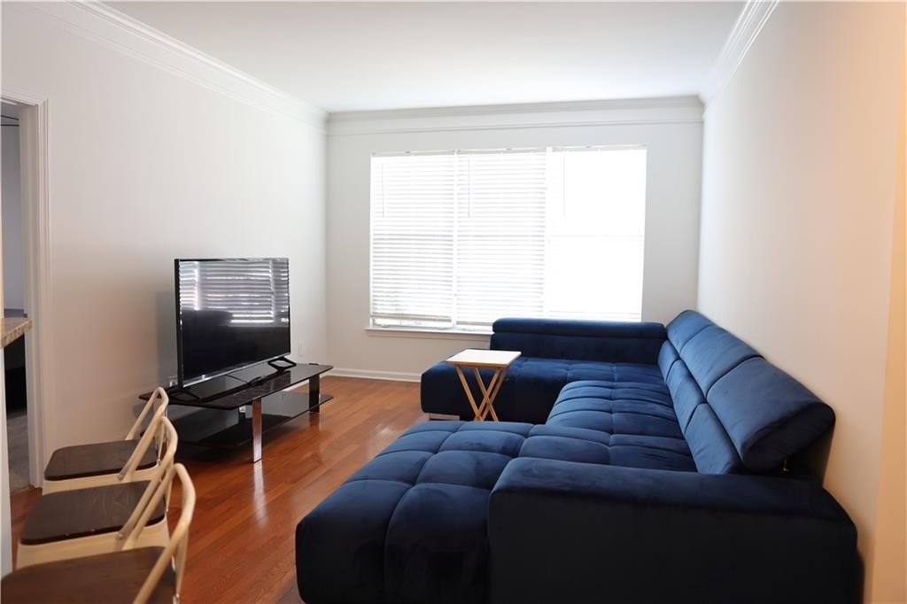 200 Renaissance Parkway Ne - Photo 0