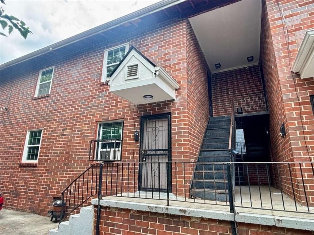 1048 Washington Street - Photo 0