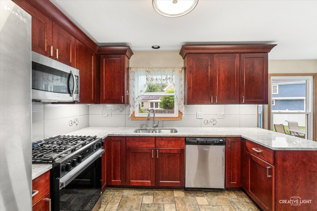 920 Fairfax Court - Photo 8