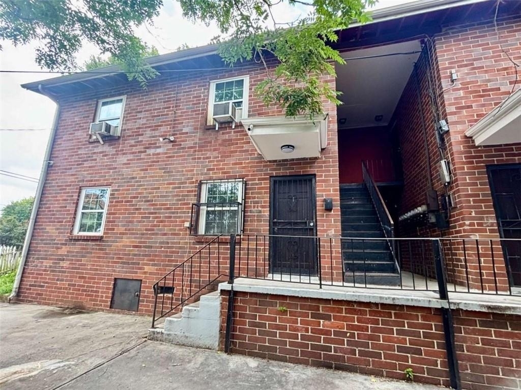 1048 Washington Street - Photo 0