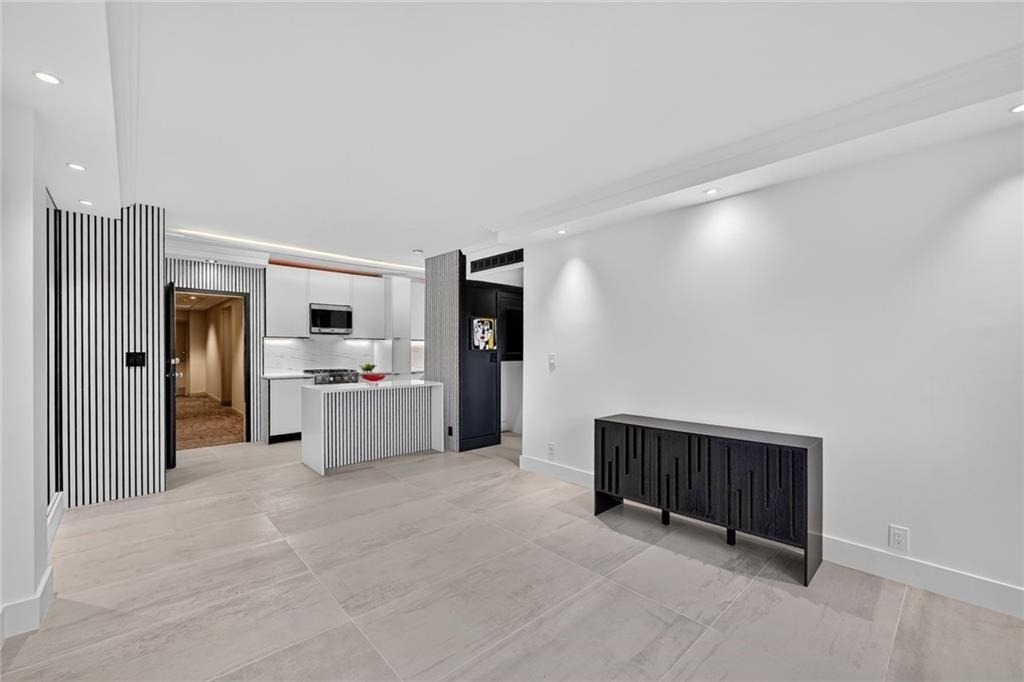 2285 Peachtree Road Ne - Photo 4