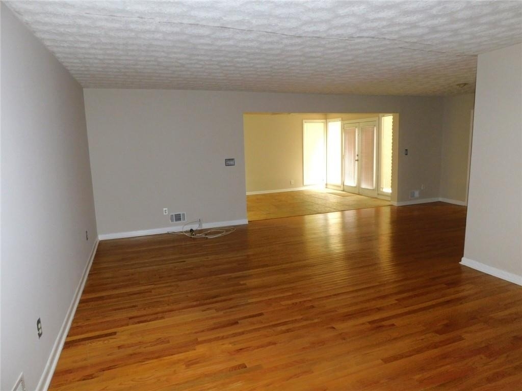 626 Indian Hills Parkway - Photo 3