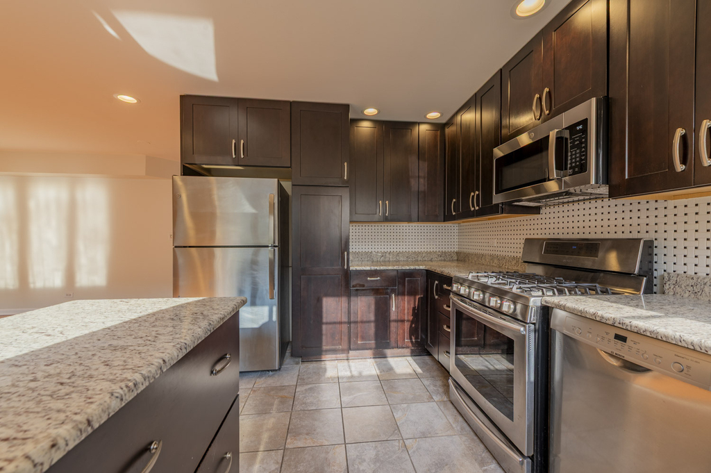 3125 Lake Avenue - Photo 2