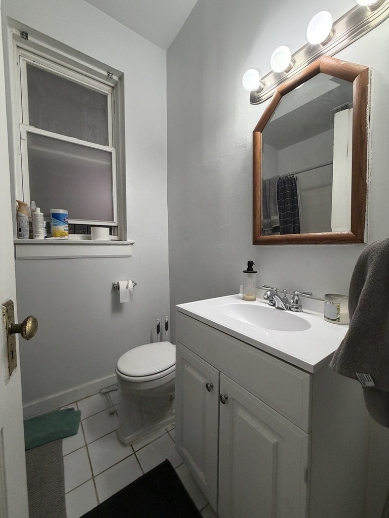 3727 N Pine Grove Avenue - Photo 4