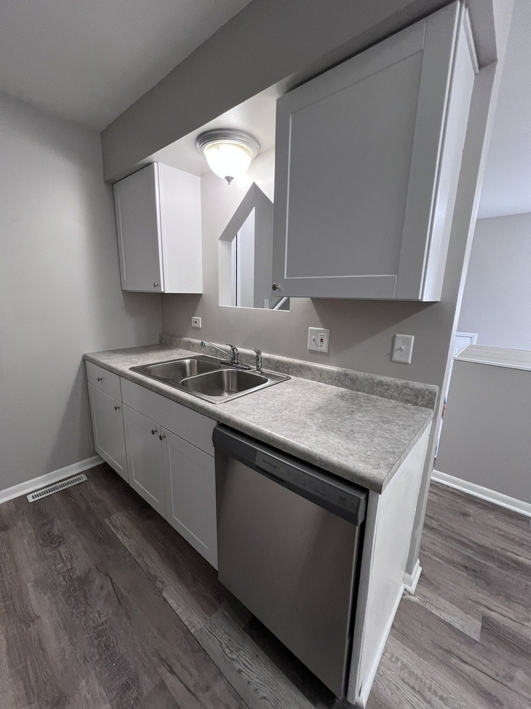 1637 Sheffield Drive - Photo 6