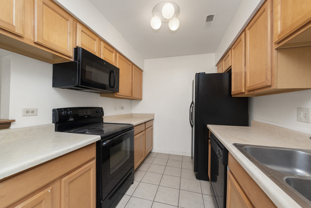 1420 Stonebridge Circle - Photo 4