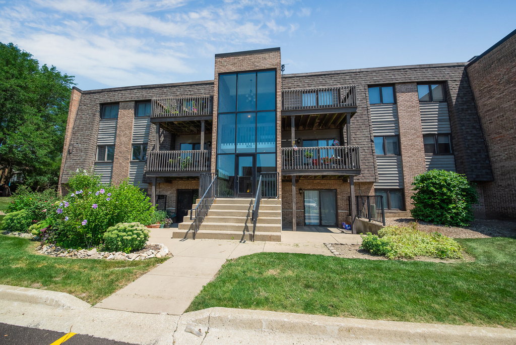 1420 Stonebridge Circle - Photo 0
