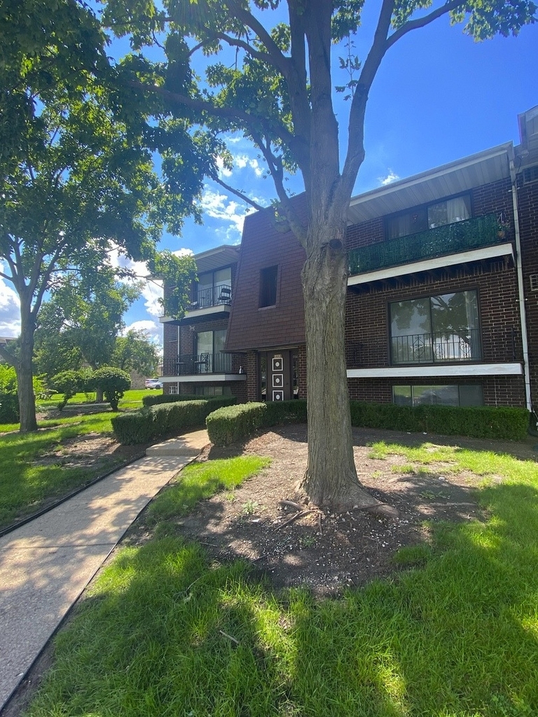 1412 Willow Lane - Photo 0