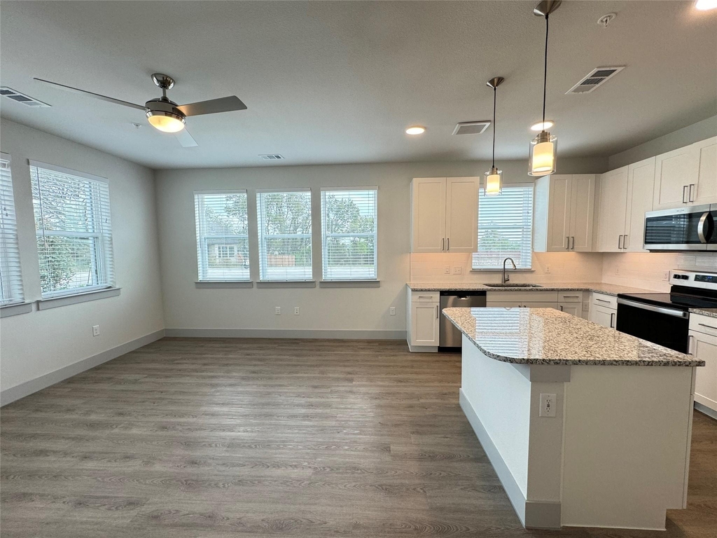 29600 Ronald Reagan Blvd - Photo 0