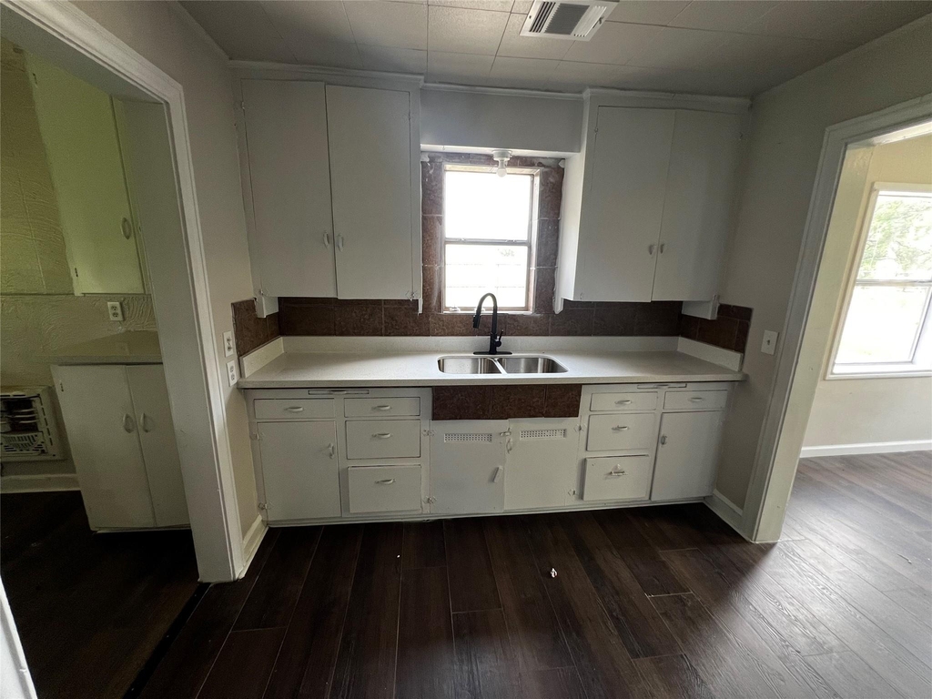 1805 E North Street - Photo 5