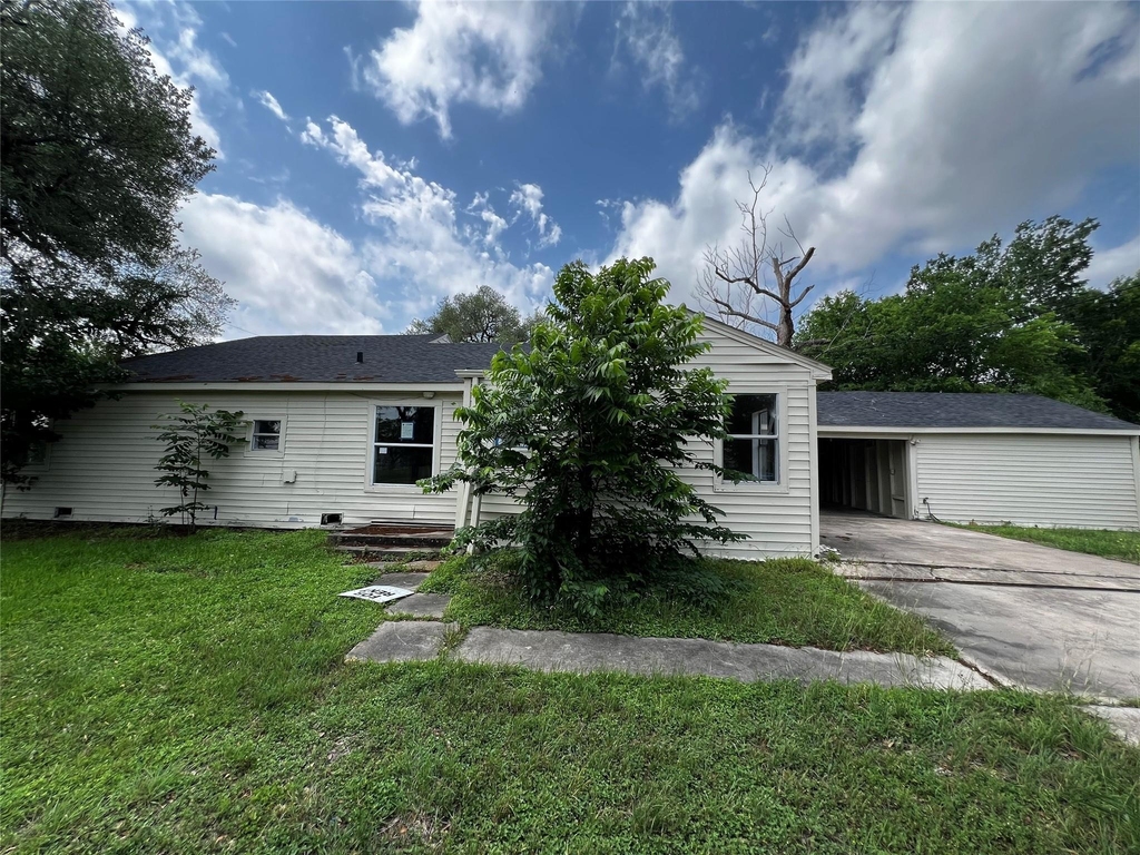 1805 E North Street - Photo 0