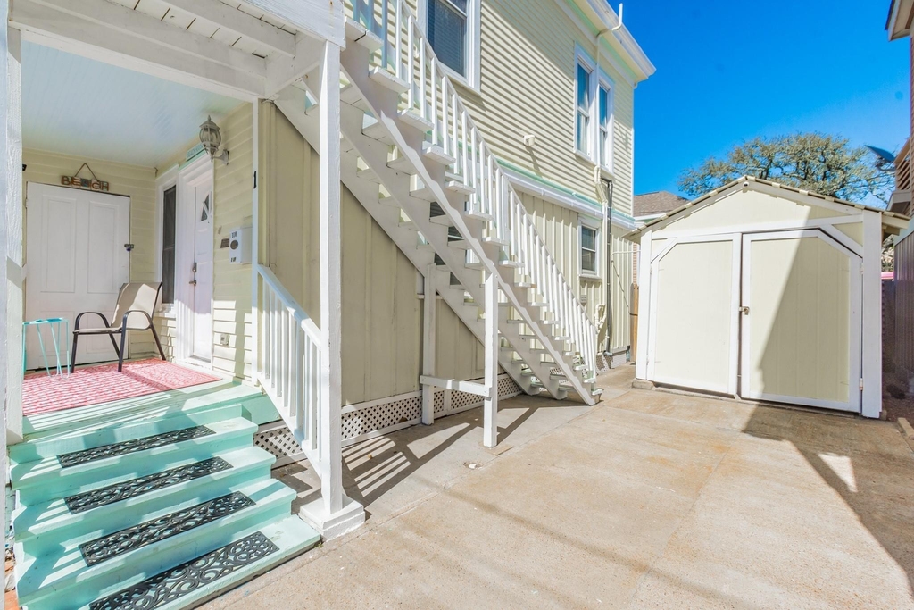 1406 Moody Avenue - Photo 2